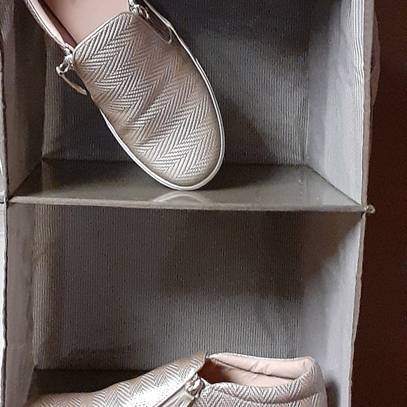 ShoesSOLD - Picture 3 of 4